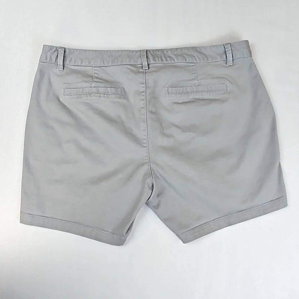 Amazon Essentials Womens Light Grey Chino Shorts Size 12 Stretch Mid Rise 6.5" - Picture 2 of 9